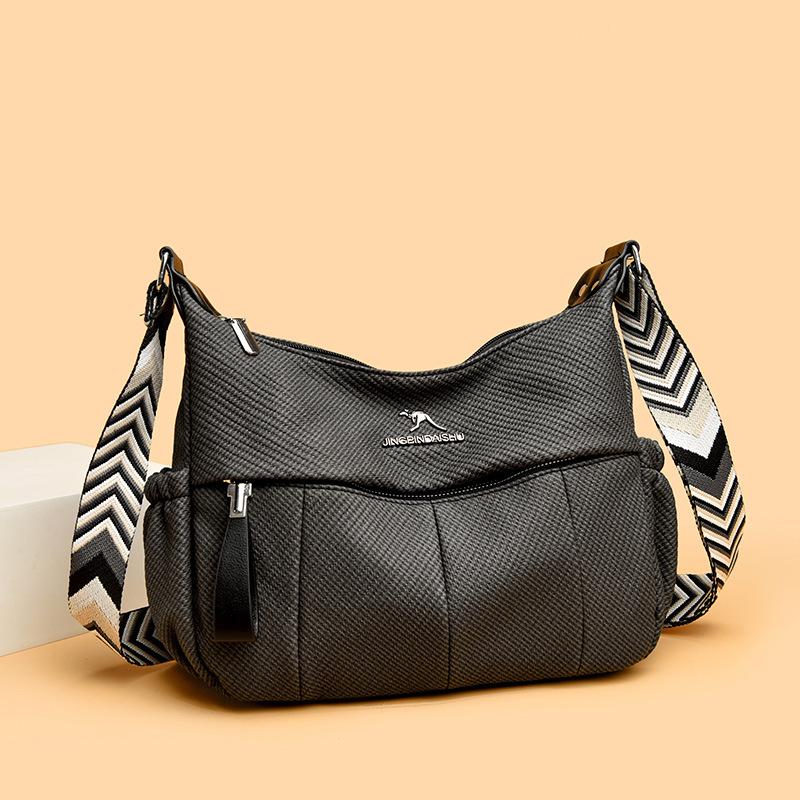 

New simple women s bag large capacity fashion shoulder messenger bag retro bag medium women s commuter small square bag чёрный