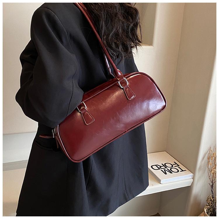 Boston Bag Large Capacity 2024 New Handbag Single Shoulder Bag Women's Versatile Pillow Bag Urban Minimalist Style