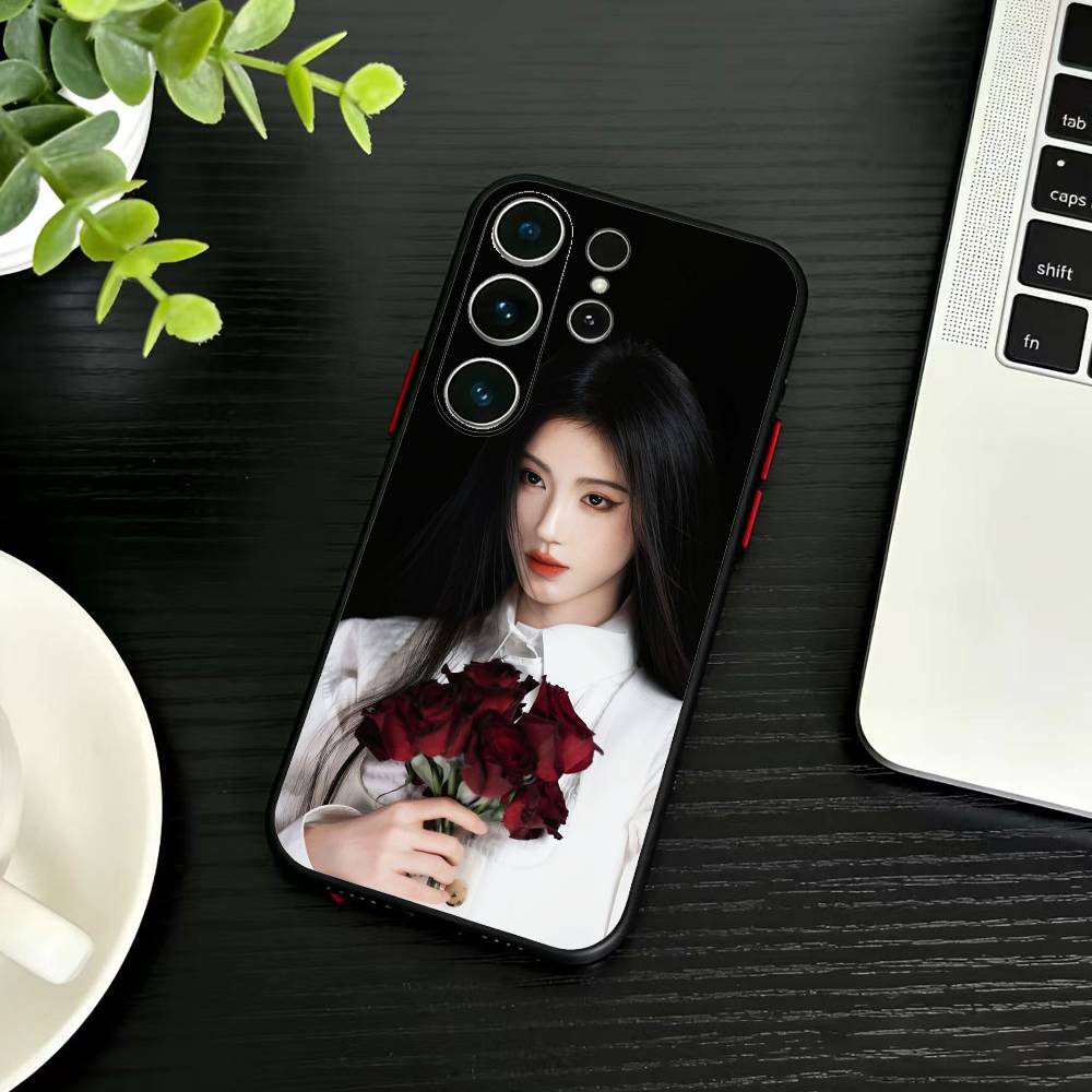 

Ju Jingyi P- Kiku Phone Case For Samsung S26,S25,S24,S23,S22,S30,S21,Ultra,Plus,FE 5G Black Soft Cover Samsung S20fe