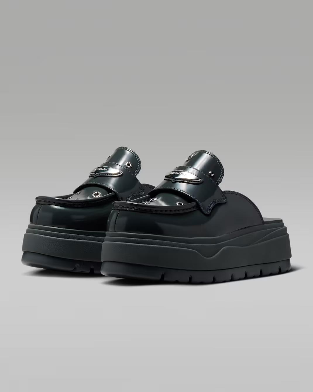 IO7702-001 Nike Air Jordan Mule SE Anthracite Metallic Silver (Women s) 5