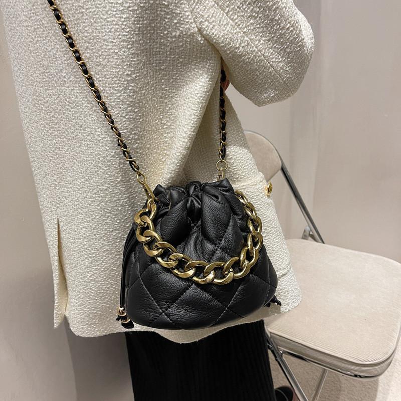 New Arrival Fashionable Diamond-patterned Chunky Chain Bucket Bag Women's Shoulder Crossbody Bag Simple Drawstring Wrinkled Bag