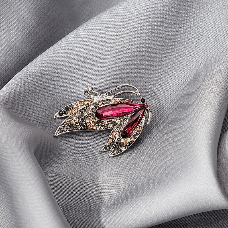 Personalisierte mit Diamanten besetzte Metallbrosche Kragenstift Kollektion, High-End Anti-Licht Blume Schmetterling Krone Brosche