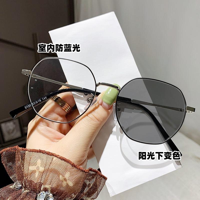 0~ -500 Photochromic Myopia Glasses Anti Blue Light Minimalist Style UV Protection Finished Product
