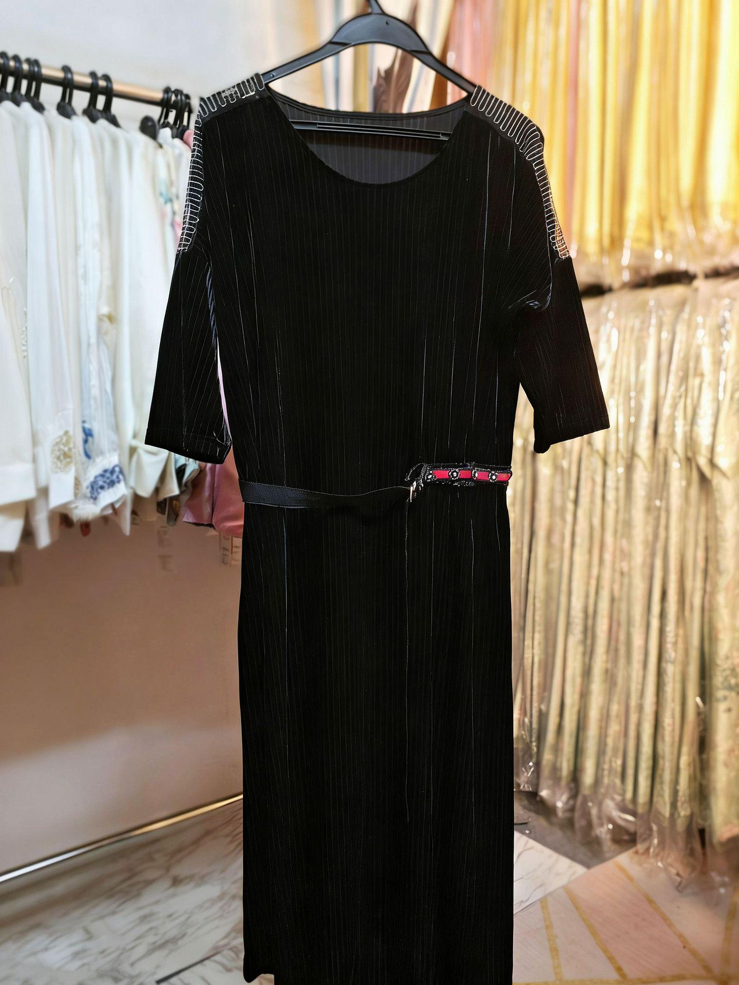 

Fashion Clearance: Dresses, Tops & Pants XL