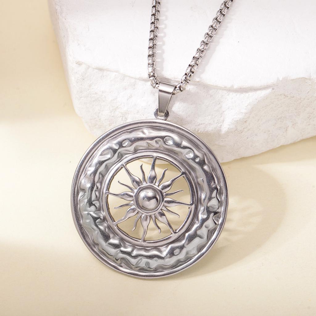 Fashionable and Atmospheric Hollow Sun Pendant Accessories Retro Chain Compass Necklace