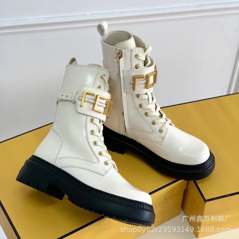 

2025 autumn new F metal letter thin strap muffin platform locomotive boots ins trendy temperament Martin boots 35 белый