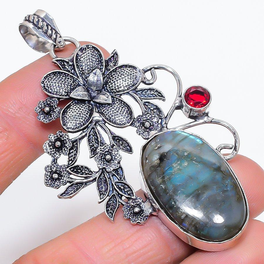 

Natural Labradorite, Garnet 925 Sterling Silver Jewelry Pendant 2.92 d3g00