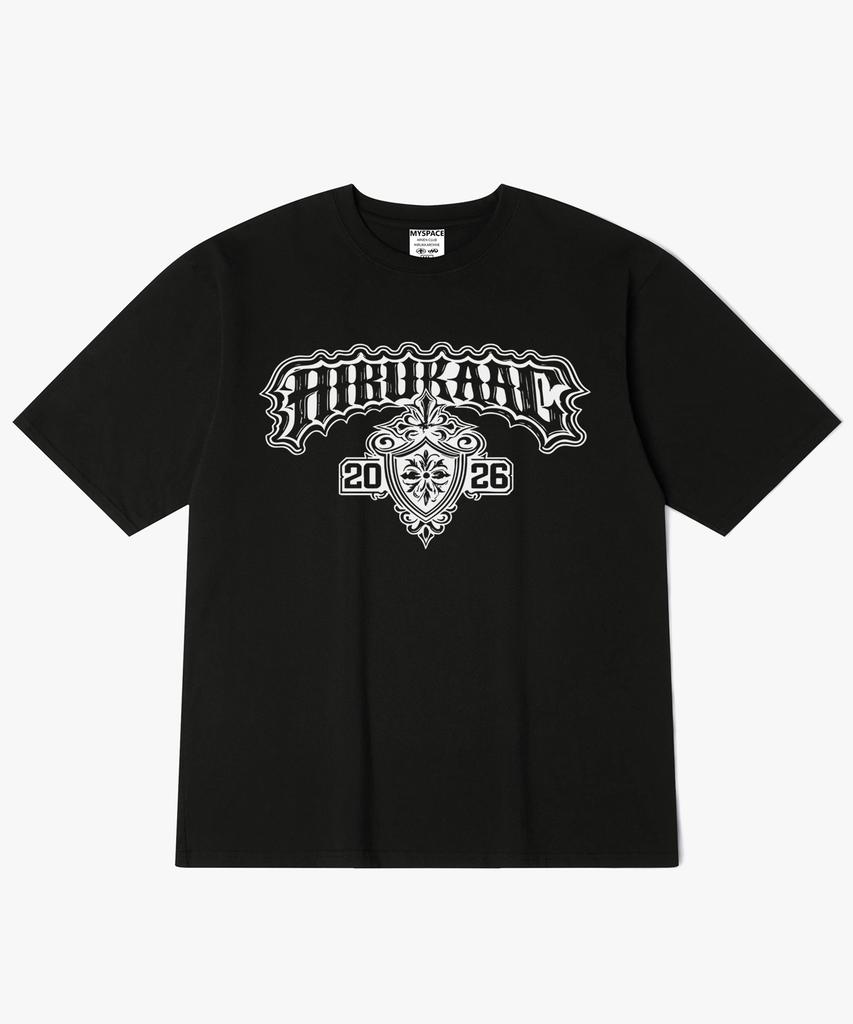Hilukaakaibeu Crest Graphic Short Sleeve T-Shirt
