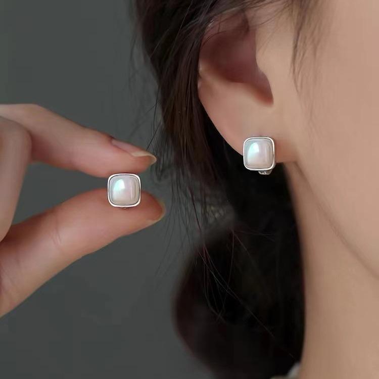 Female Light Luxury Niche Sugar Earrings 1 pair of earrings