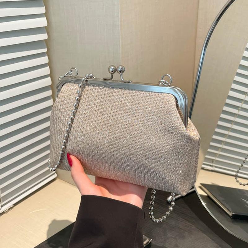 

2025 spring and summer new fashion simple shoulder shell bag fashion chain bag women s casual messenger bag bag золотий