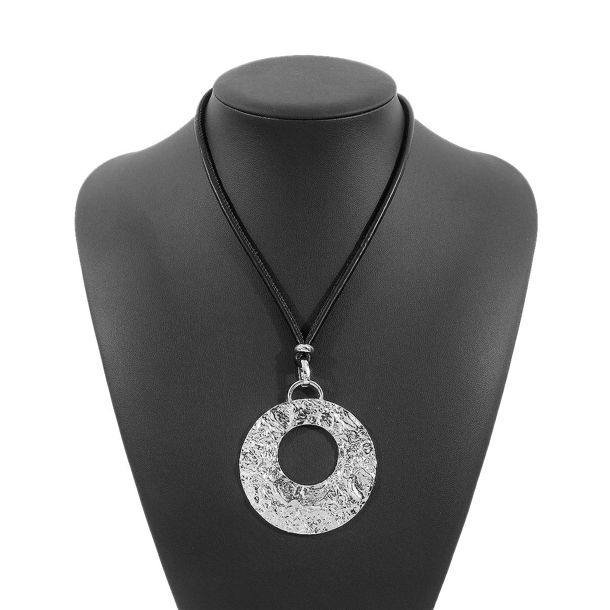 

Модне кольє для жіночих ювелірних виробів