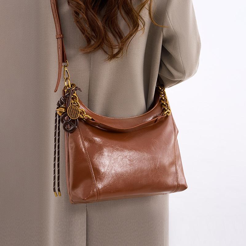 Large-capacity Commuter Women's Bag 2025 New Tote Bag Autumn and Winter High-end Niche Retro Messenger Shoulder Armpit Bag