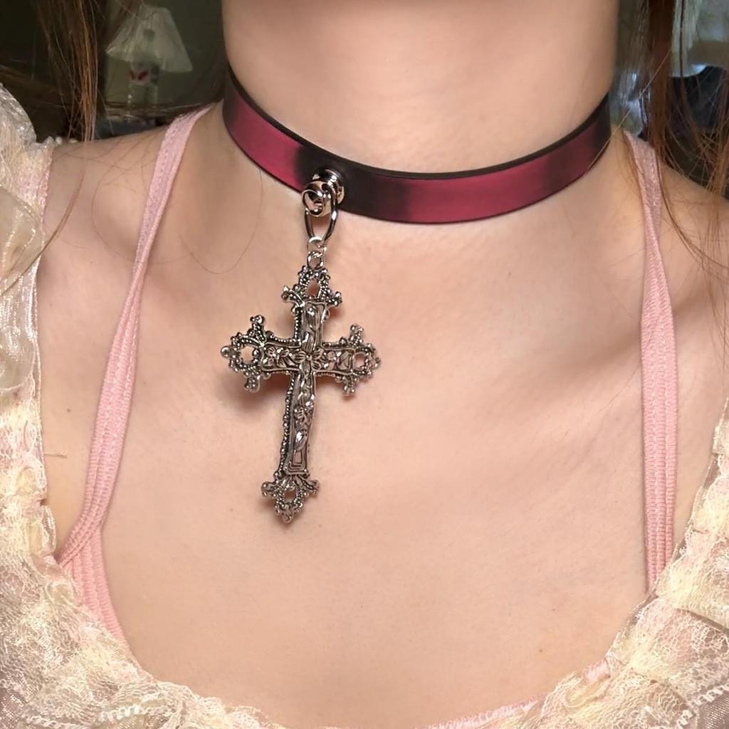 Chique Pittige Meisje Leren Bel Choker Ketting – Uniek Minderheidsontwerp