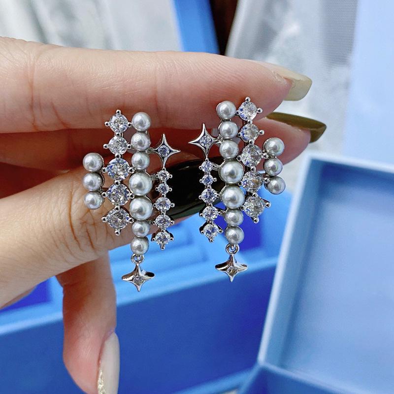 Howfang Sterling Silver Star Light Stud Earrings: Japanese & Korean Design with Inlaid Diamonds and Gray Pearls