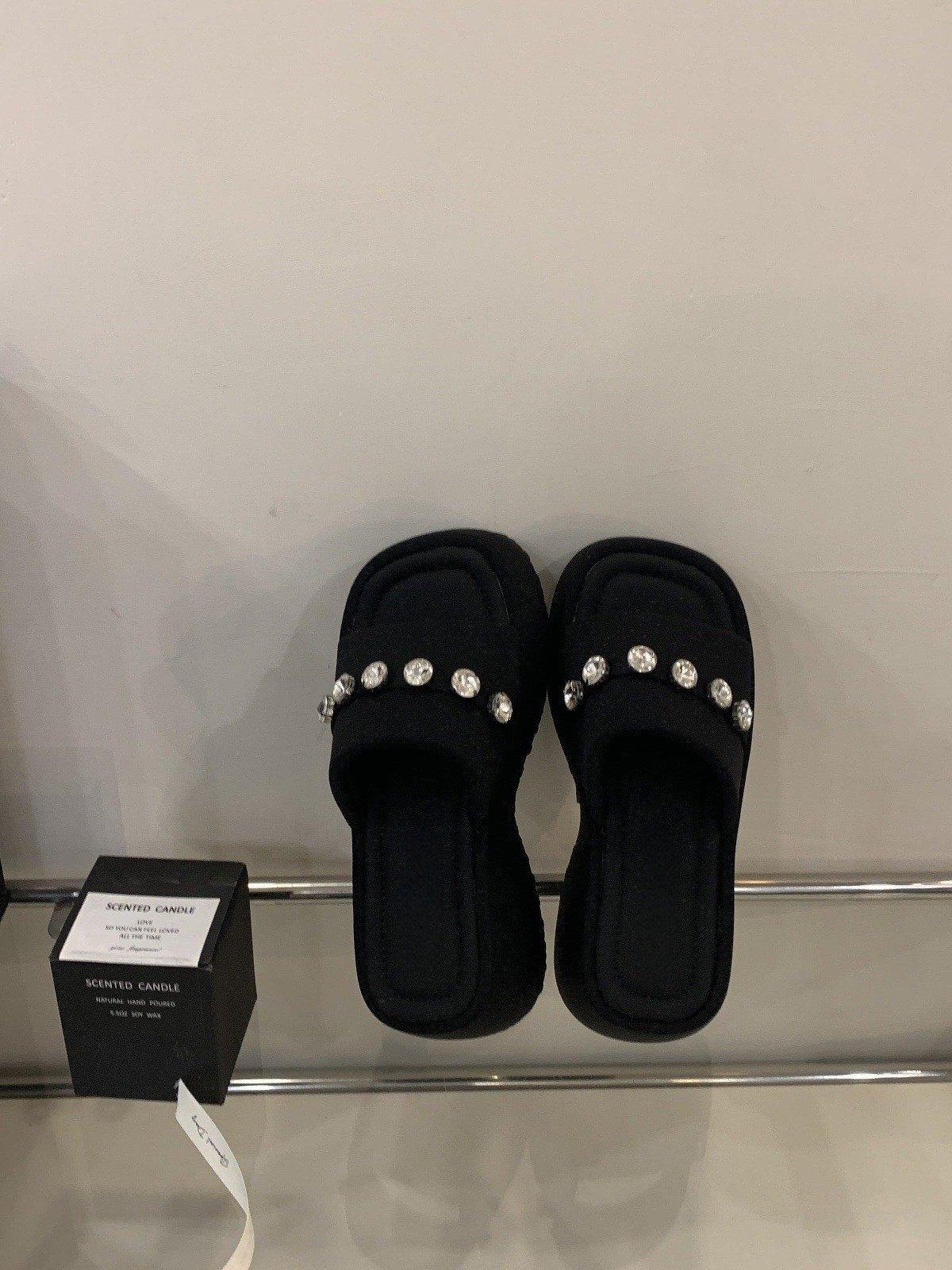 

One-word slippers women s summer wear new muffin heightening platform sandals rhinestone beach cool slippers 2025 new 35 чёрный