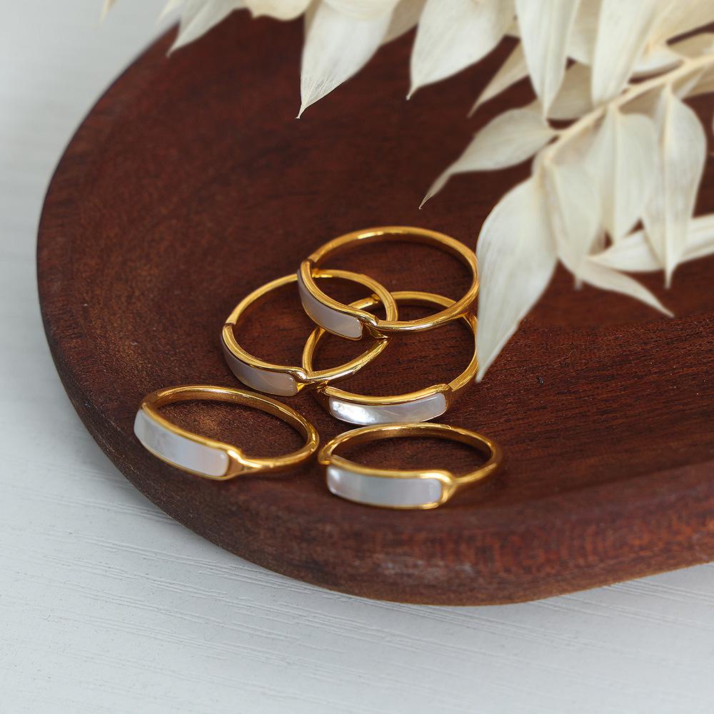 

Vintage White Seashell Ring: Chic Chinese Style, Layered Titanium Steel for Women