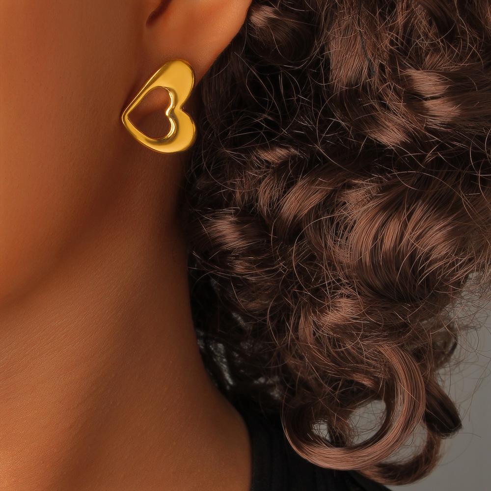 18K Gold Titanium Steel Ram Horn Heart C-Shape Earrings - Fashionable European & American Hollow Ear Studs