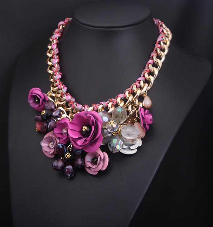 Colier țesut manual din frânghie de bumbac cu pandantiv cu bijuterie de flori colorate