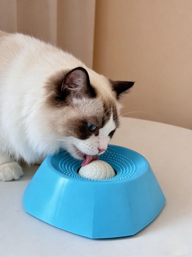 Slow feeding bowl for dog liquid food, spherical design to prevent suffocation and ensure healthy eating for pets
