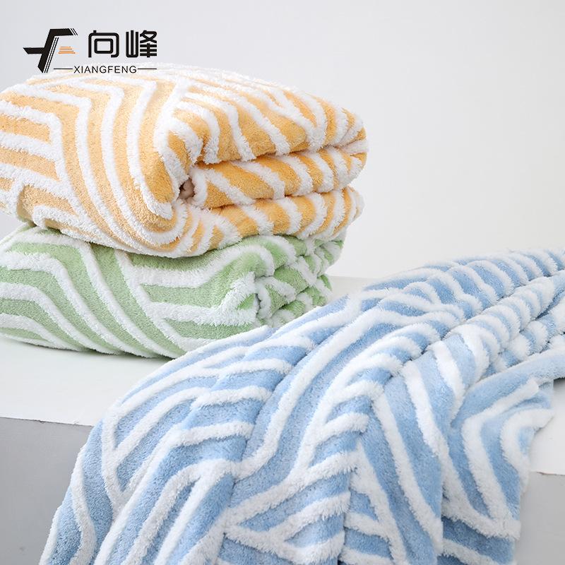 

Рушник Новий Жакардовий Кораловий Фліс Банний Рушник Смугаста Текстура М який Вбираючий Збільшений Потовщений Банний Рушник Побутовий Жіночий 70*140cm синій