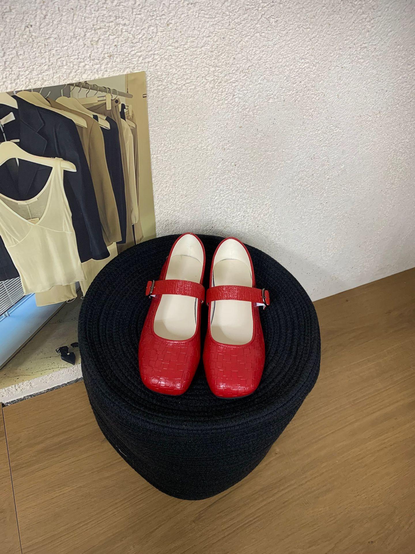 Women s Flat Spring Vintage Style Pumps - Fashionable Footwear 35 красный