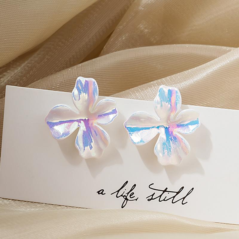 Big White Camellia Flower Stud Earring for Female Simple Sweet Acrylic Resin Ear Jewelry Wedding Best Friend Christmas Gift