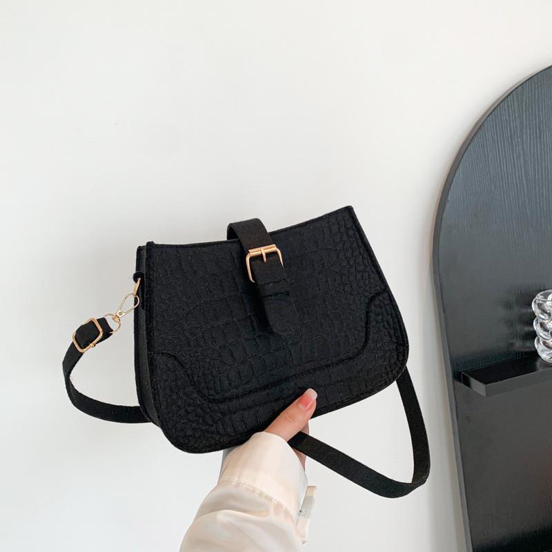 Fashionable Spring Felt Handbag For Women With Chic Solid Color Options Ideal For Urban Style чёрный