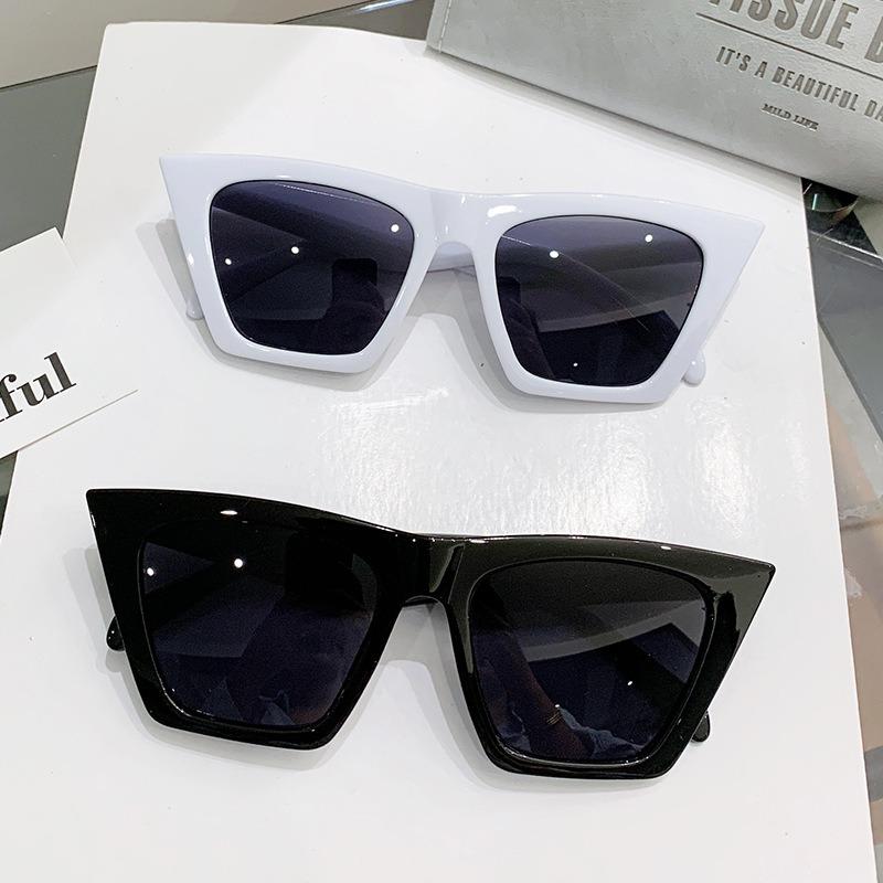 Non-polarized Retro Square Large Frame Butterfly Shape Sunglasses Women Fashion Cat's Eye Street Shoot Eyeglasses