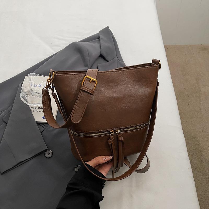 New fashion temperament splicing women s bag bucket bag high value simple casual messenger bag large capacity commuter bag коричневый