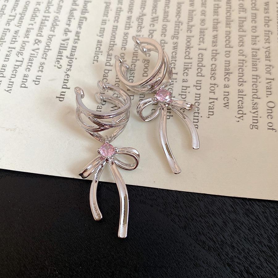 

Bow cross-wound hollow earbone clip European and American retro fashion exquisite earrings light luxury high-end earrings women