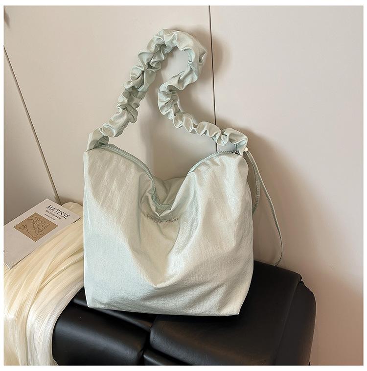 Canvas Bag Women's Large Capacity 2025 New Summer Simple Versatile Messenger Bag Pleated College Student Tote Bag