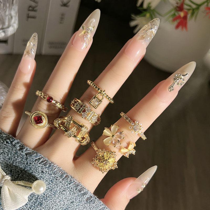 Bright Small Broken Diamonds Inlaid with Flowers Retro Light Luxury Temperament Ring Women's Ins Cold Wind Niche High-end Ring