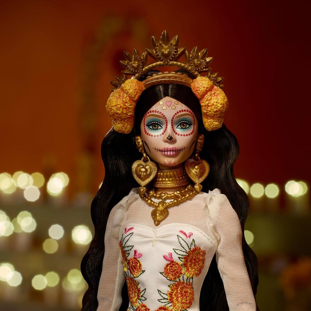 Firma con calendule color crema arricciate e un viso dipinto con fiori e Calavera per la bambola Barbie De Muertos 2025, abito, nastri, corona, Día