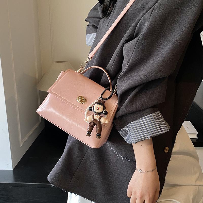 High-end fashion small square bag 2025 summer new trend versatile shoulder bag Korean version simple casual armpit bag