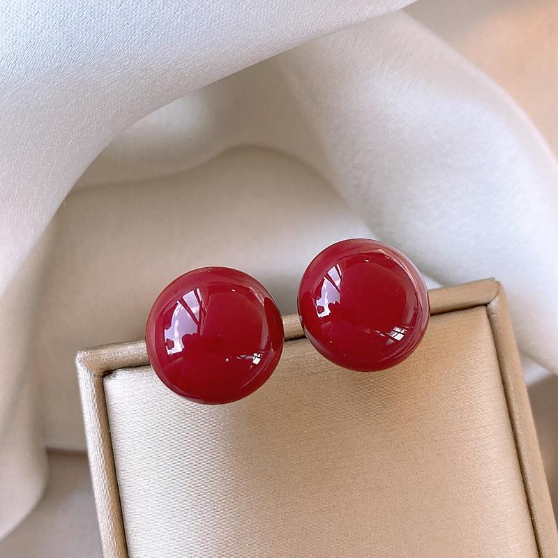 

Геометричні сережки-серця з полуницею та червоною емаллю: Елегантні ретро прикраси Срібна Голка