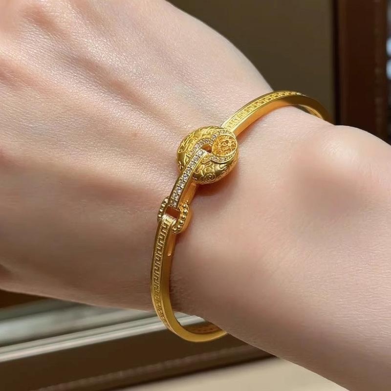 Retro Chinese style circular hollow out glossy gourd bracelets for women antique gold craftsm buckle bangles banquet
