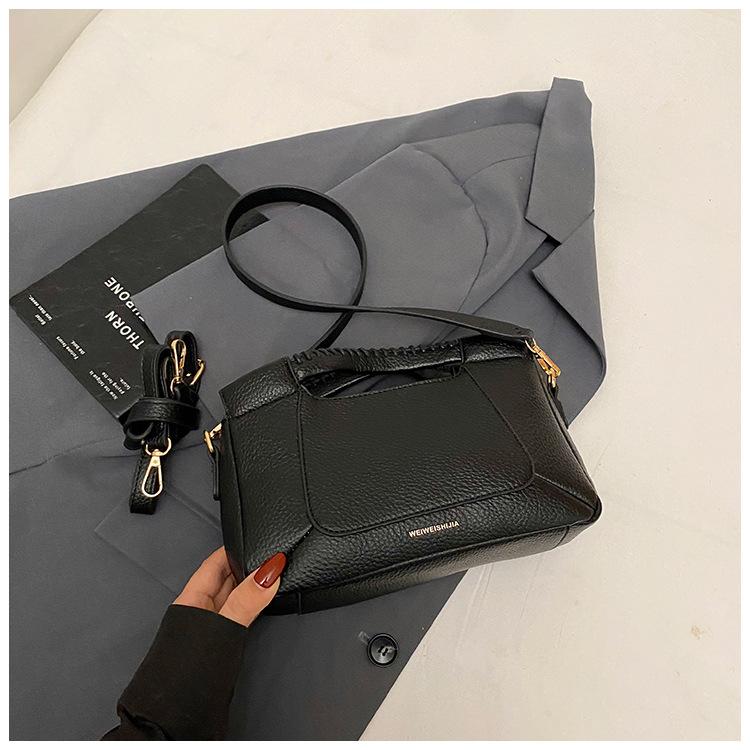 

Foreign style small bag bucket bag women s 2025 new summer fashion versatile messenger bag simple shoulder high value bag