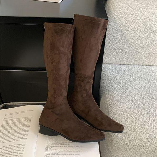 

Осень-зима 2025 новые сапоги-рыцари на толстом каблуке с квадратным носком, нишевые, подчеркивающие ноги, прямые, европейские и американские ретро замшевые британские ботинки Мартин 40