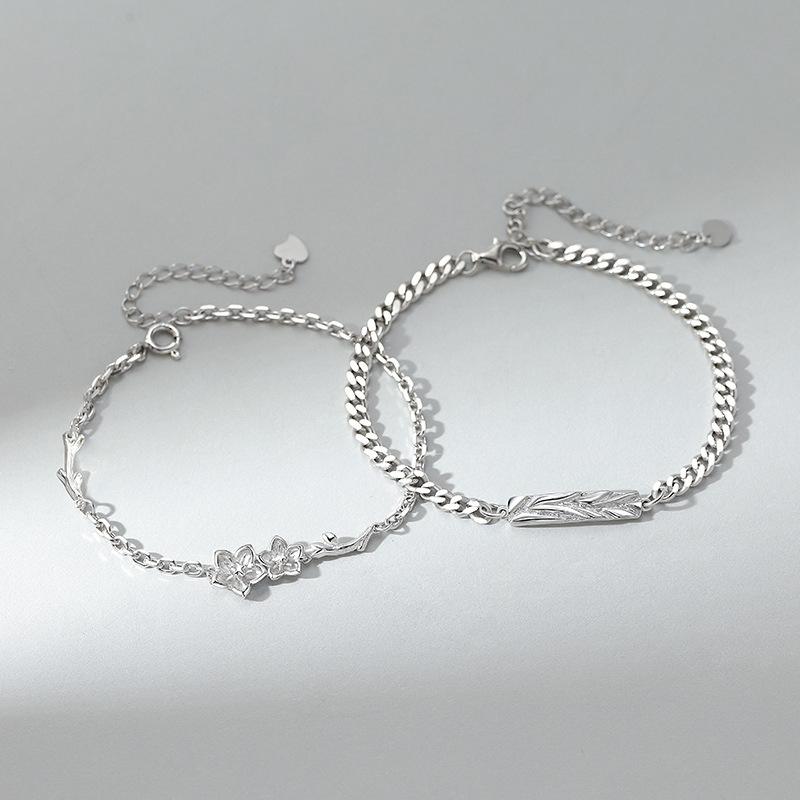 1/2 Stück Klassisches Verstellbares Partnerarmband Valentinstag Hand Schmuck Einfaches Dünnes Armband Blumen Anhänger Partner Armreif Mädchen