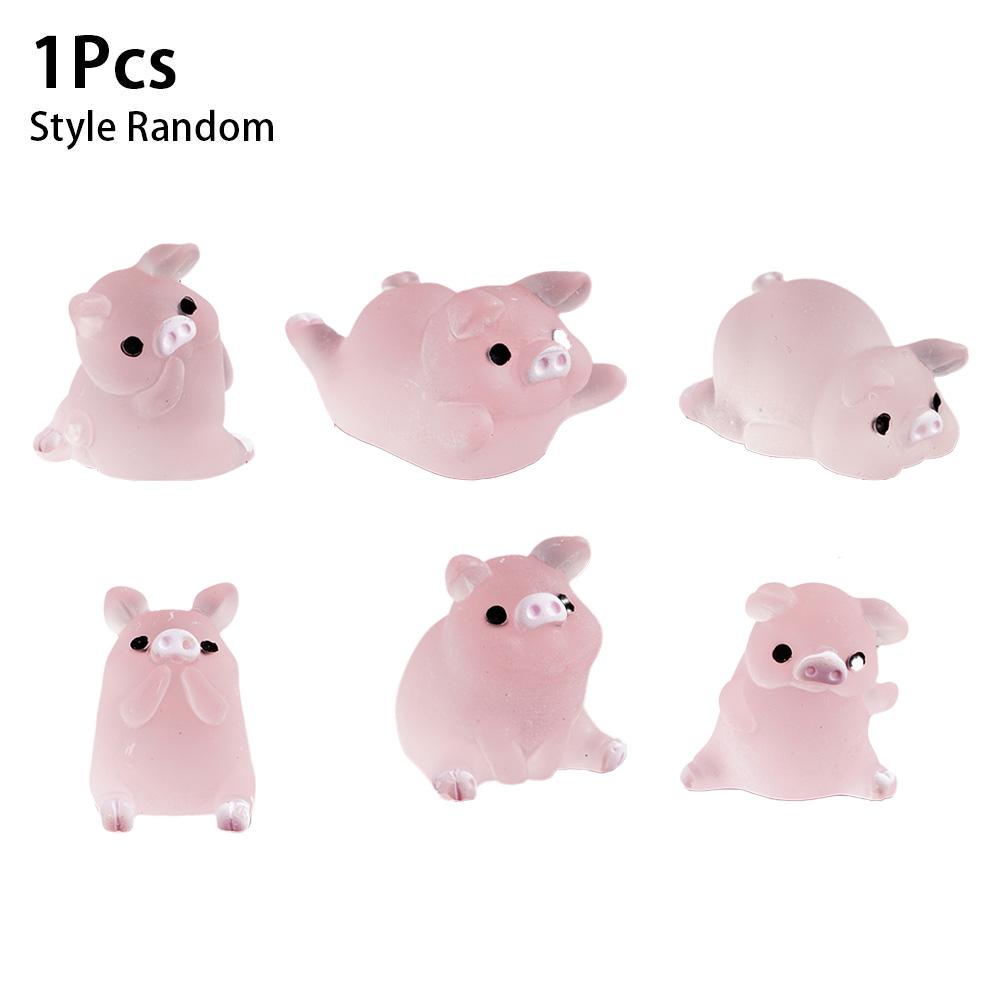 

1PC Resin Cute Glow-In-The-Dark Piggy Ornament DIY Keychain Micro-Landscaping Accessories Stitched Color Portable Knitted Toilet