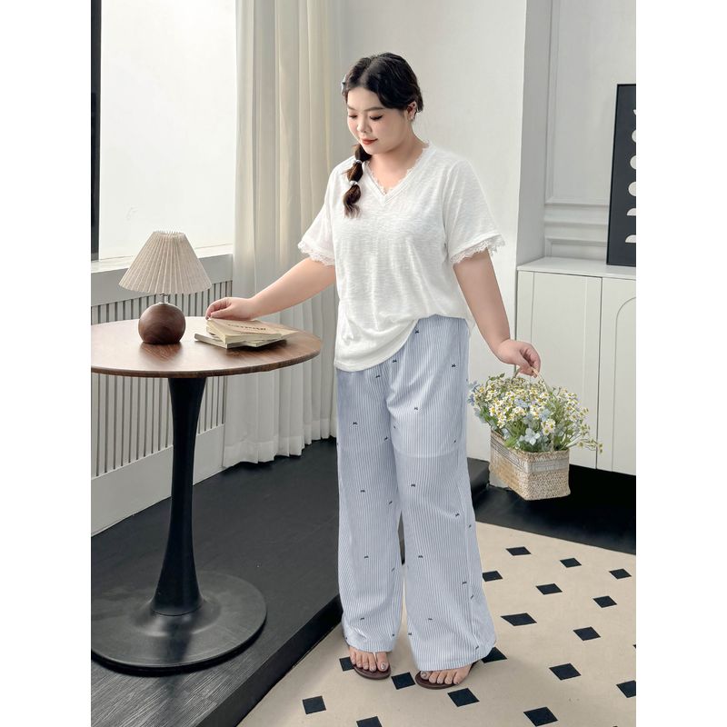 Plus size women clothing [Romance and Softness] Lace Stitching V-neck Jacquard T-shirt Summer Chubby Girl Loose Short sleeve Top