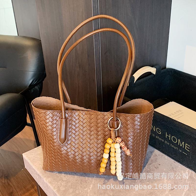 

Вязаная сумка ретро большой вместимости женская осенне-зимняя универсальная 2025 новая повседневная сумка через плечо сумка-тоут для поездок на работу хаки