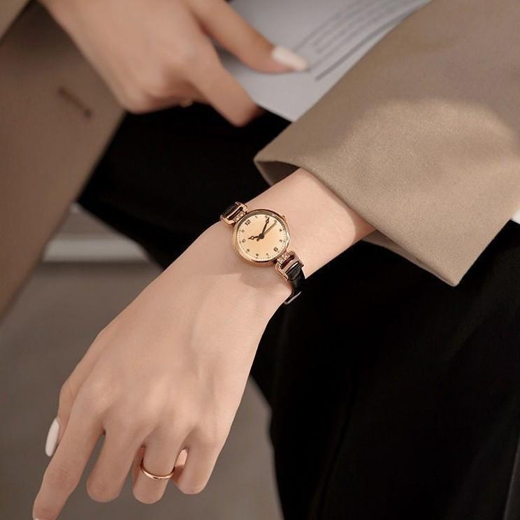 Light Luxury Belt Women'S Quartz Watch Retro Digital Watch Women'S Simple Temperament Fashionable