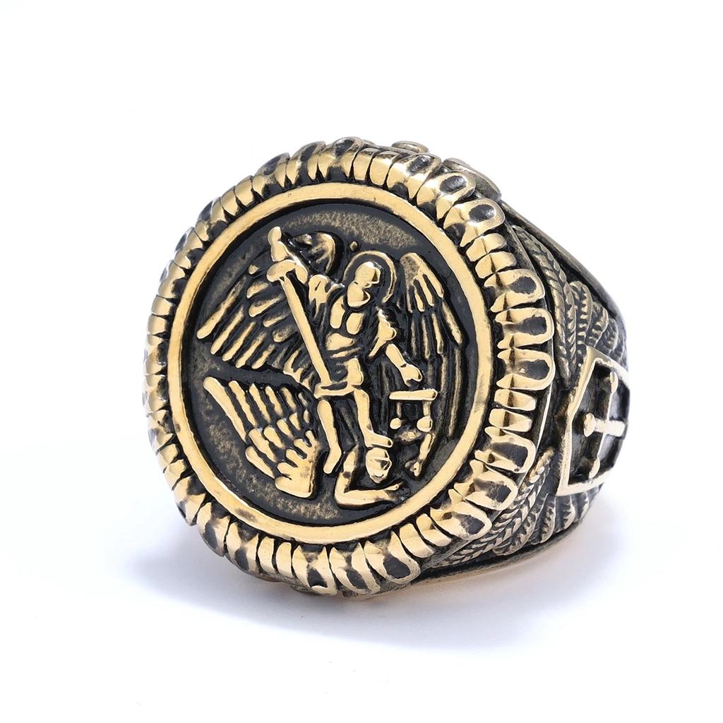 Anello Vintage in Acciaio Inossidabile Annerito dell'Arcangelo Michele Design con Rilievo d'Angelo Lucidato