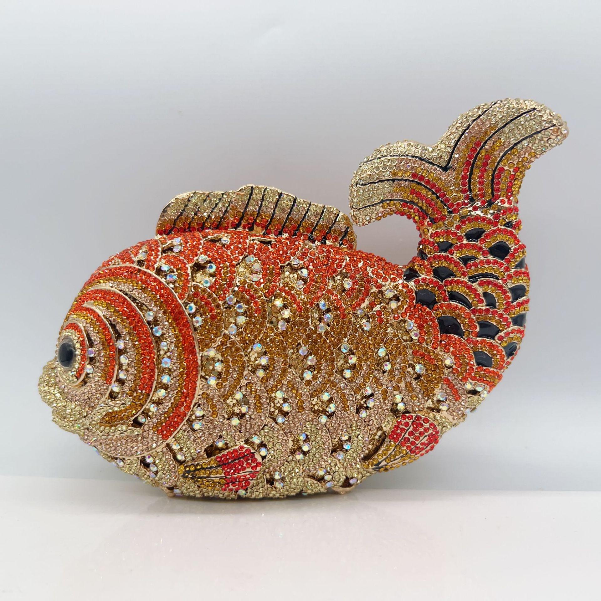Crystal-Embellished Koi Evening Clutch оранжевый рыбы