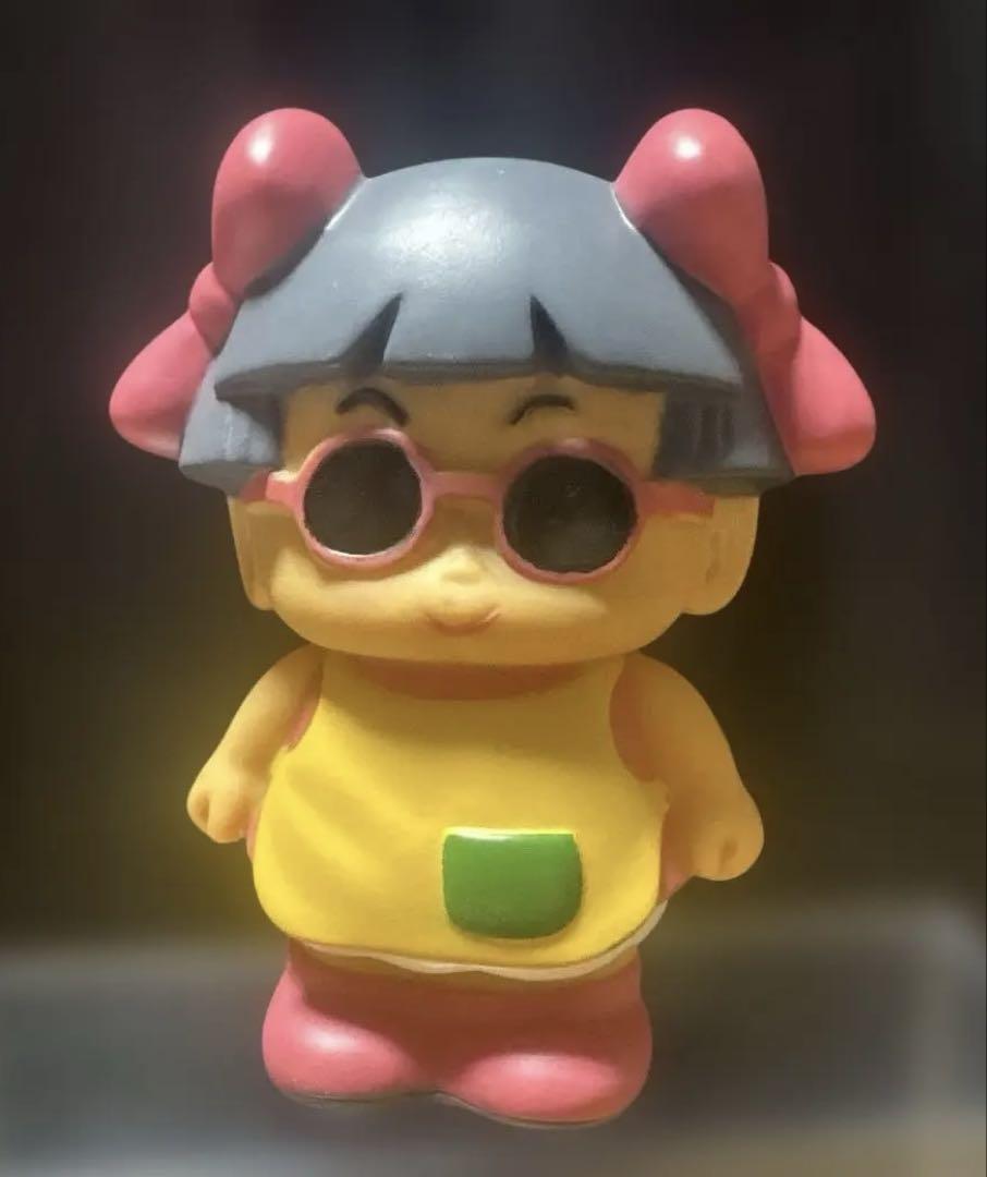 

[USED] Arale-chan, Kinoko Sarada. Ribbon figure with sunglasses, soft vinyl, approx. 12cm