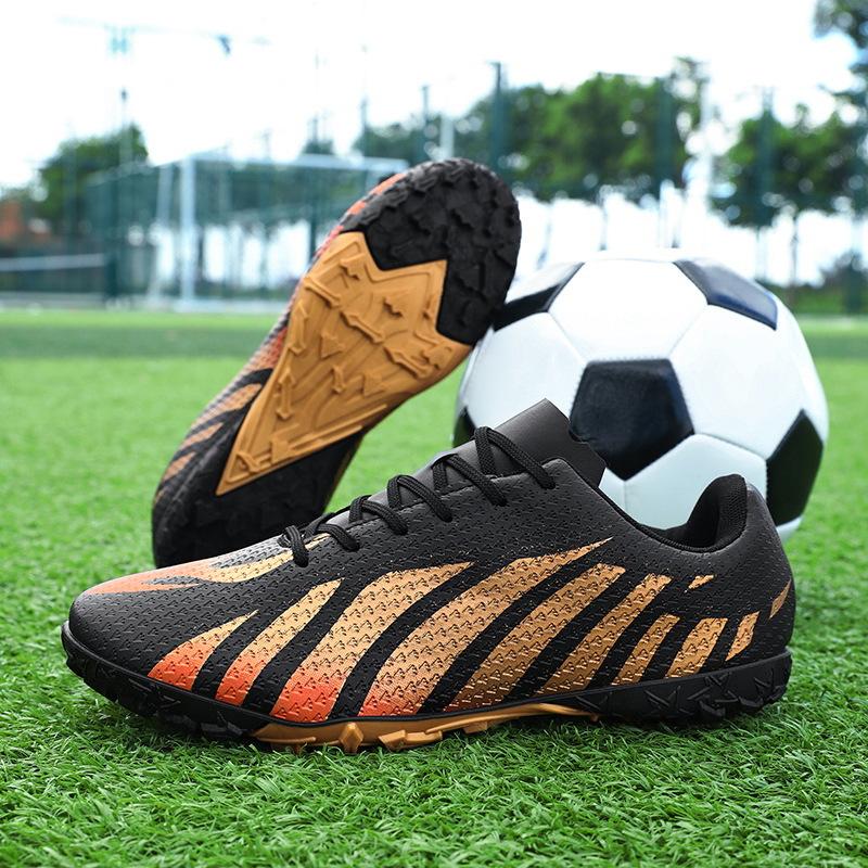 

Short nail training football shoes low top leather surface broken nail football sports shoes low top youth sneakers large size 31
