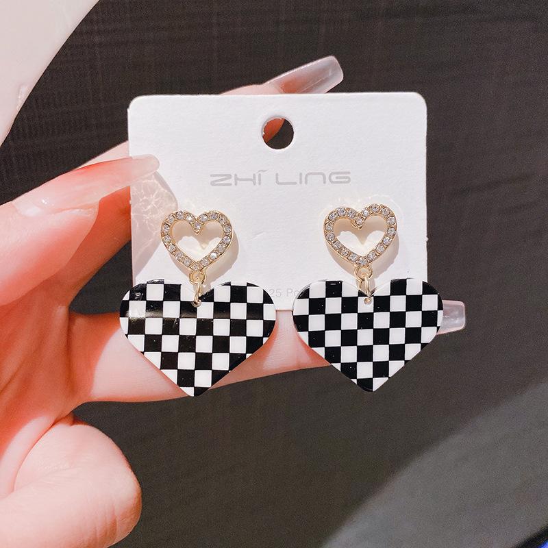 S925 Sterling Silver Korean Heart Plaid Earrings - Trendy Autumn/Winter Ear Studs for Women Plating