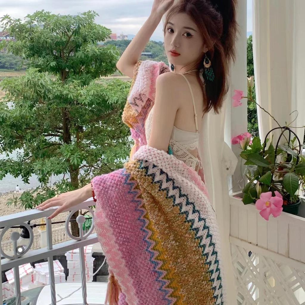 Handgestrickter Schal und Klimaanlagen-Cape im Ethno-Stil mit Quasten