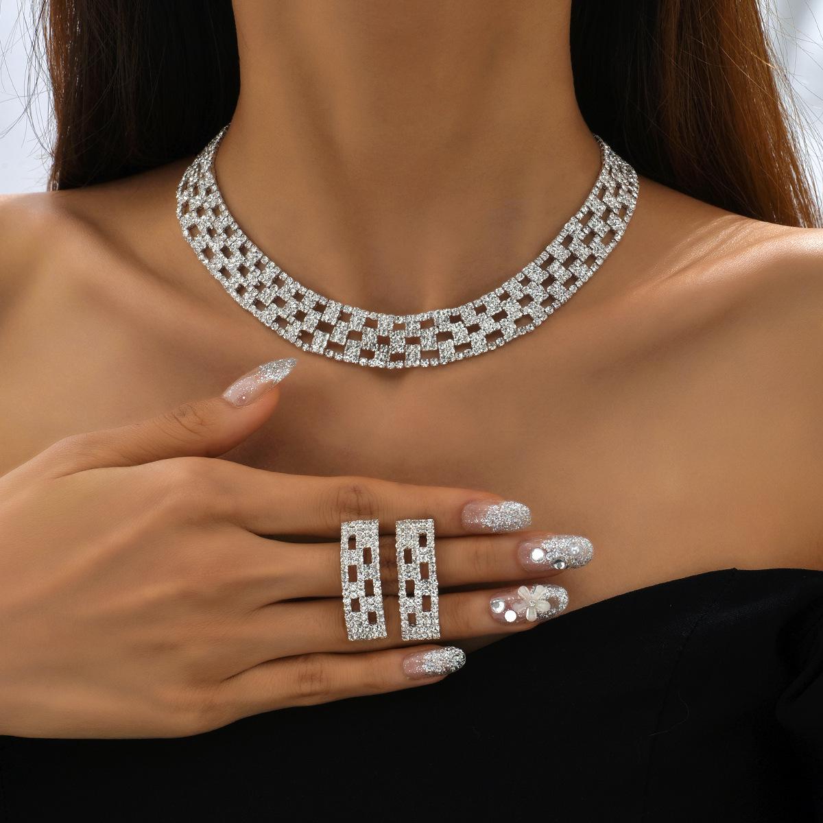 

Роскошное полое ожерелье и серьги с кристаллами для элегантных женских ужинов 877 Necklace + Earring Set (Special Price)